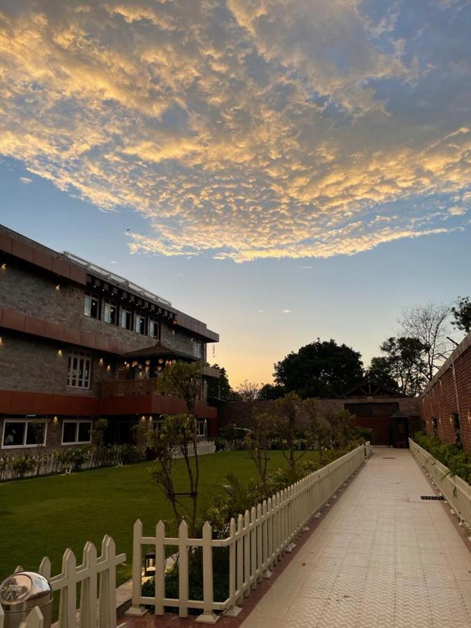 Yashmay Villa Club & Resort Gonda Exterior photo