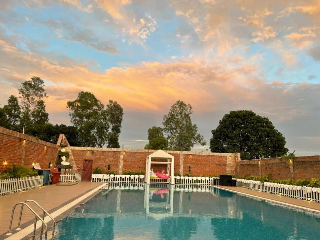Yashmay Villa Club & Resort Gonda Exterior photo
