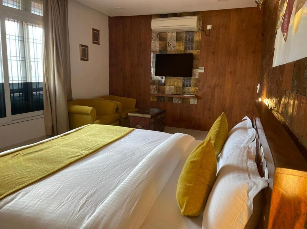Yashmay Villa Club & Resort Gonda Room photo